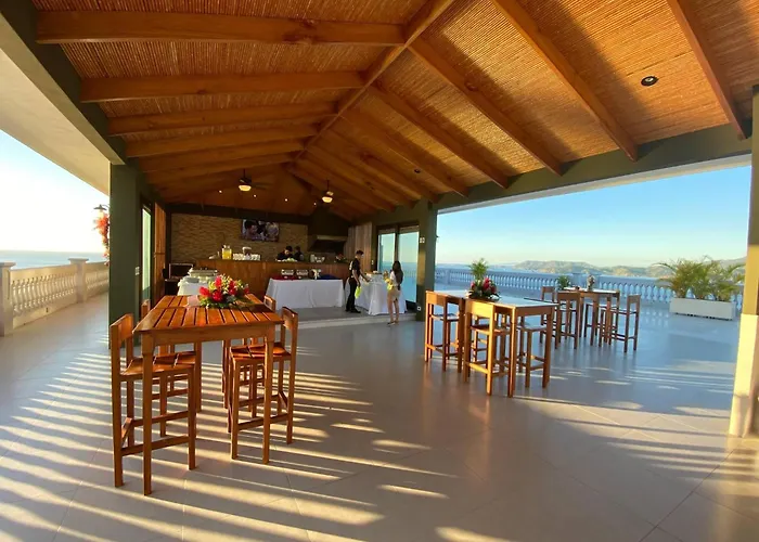 360 Splendor 405 Ocean View Condo- With Breakfast *