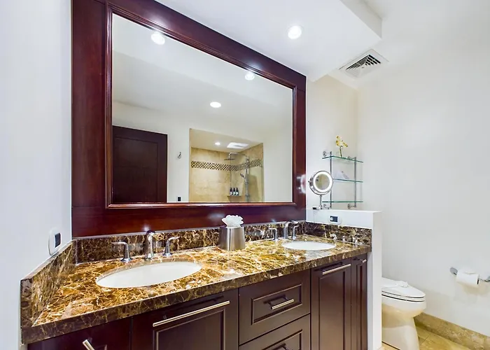360 Splendor 405 Ocean View Condo- With Breakfast