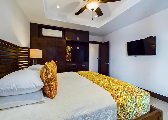 360 Splendor 405 Ocean View Condo- With Breakfast *
