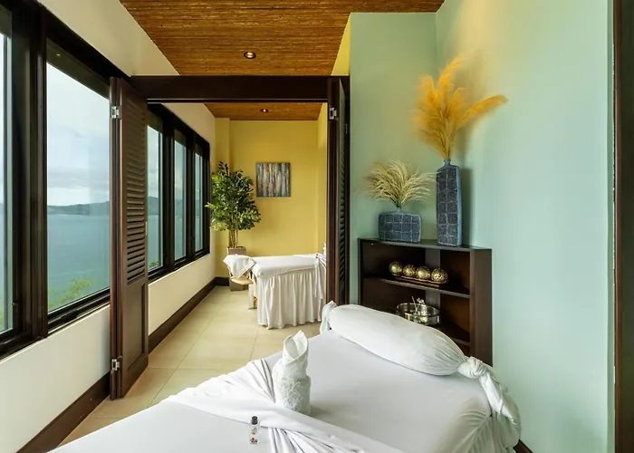 360 Splendor 405 Ocean View Condo- With Breakfast *